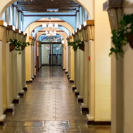Delmon International Hotel Manama Dış mekan fotoğraf