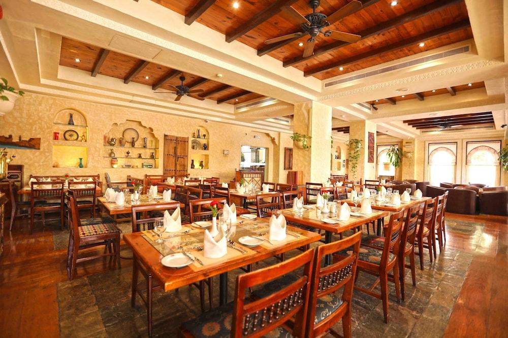 Delmon International Hotel Manama Dış mekan fotoğraf