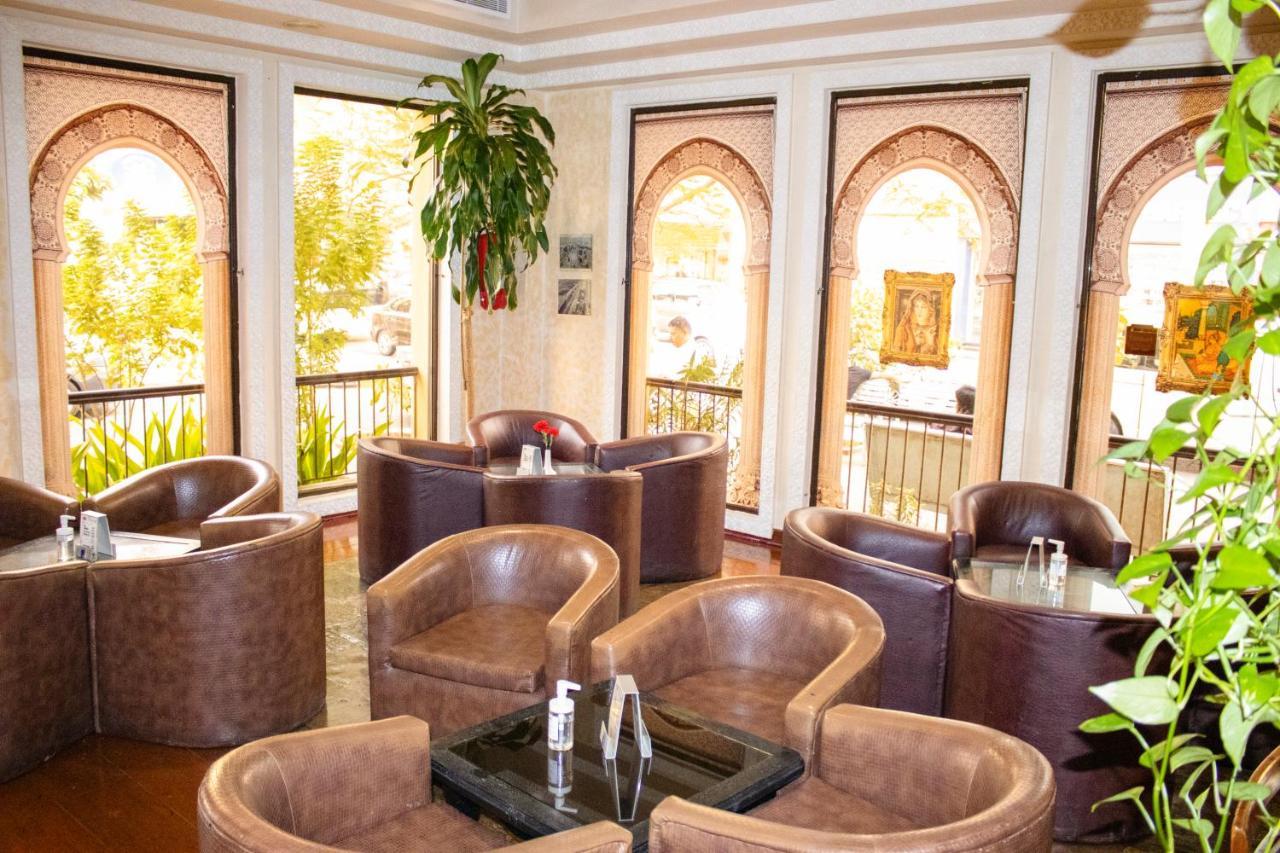 Delmon International Hotel Manama Dış mekan fotoğraf