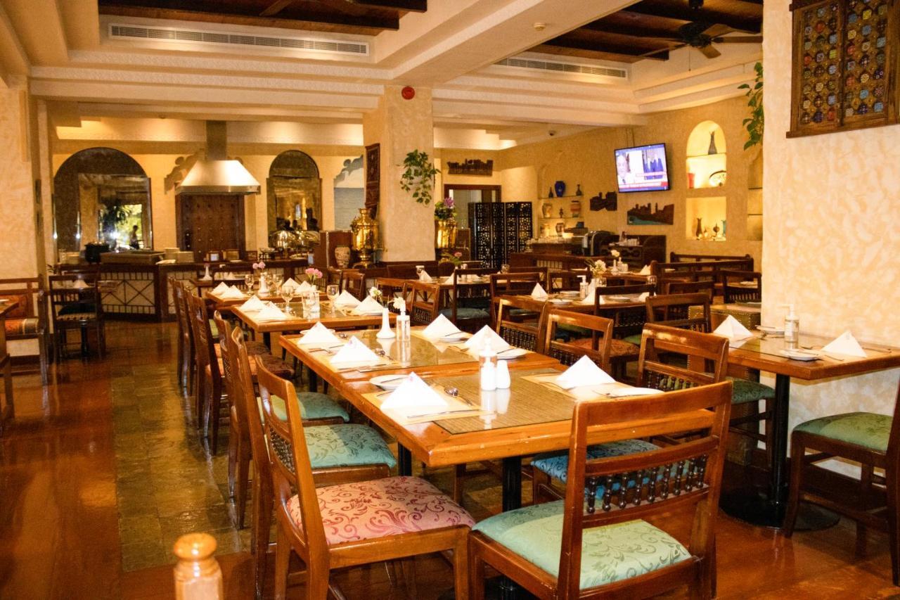 Delmon International Hotel Manama Dış mekan fotoğraf