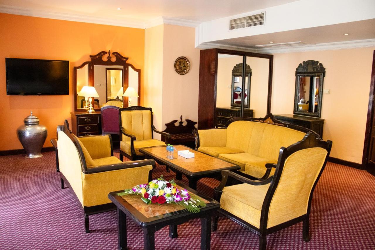 Delmon International Hotel Manama Dış mekan fotoğraf