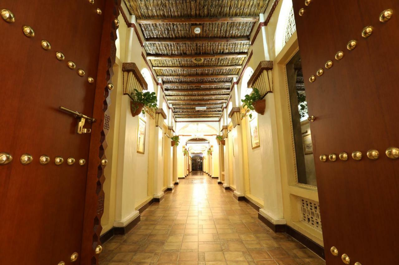 Delmon International Hotel Manama Dış mekan fotoğraf