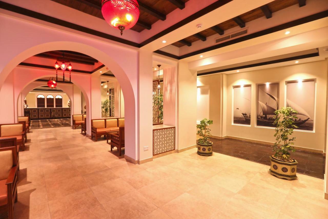 Delmon International Hotel Manama Dış mekan fotoğraf